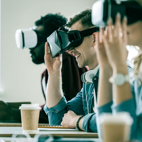 Medarbejdere prøver E-learning i VR (Virtual Reality)